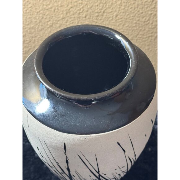 Pottery Ceramic Vase With Abstract Grass Design  Artist Signed Black And Cream - Picture 5 of 9